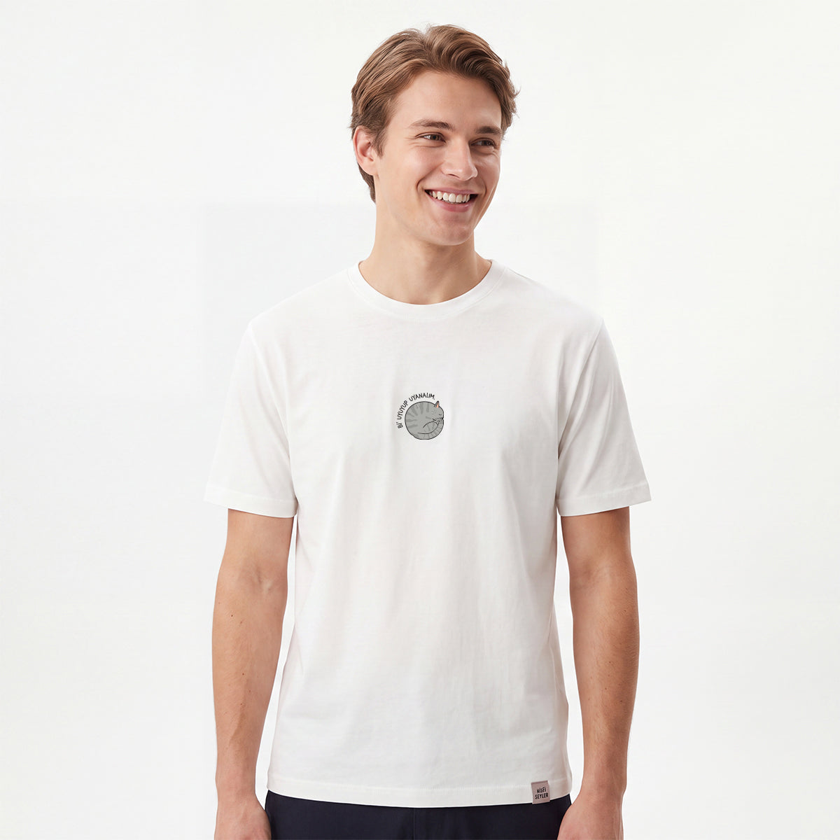 Bi' Uyuyup Uyanalım T-shirts